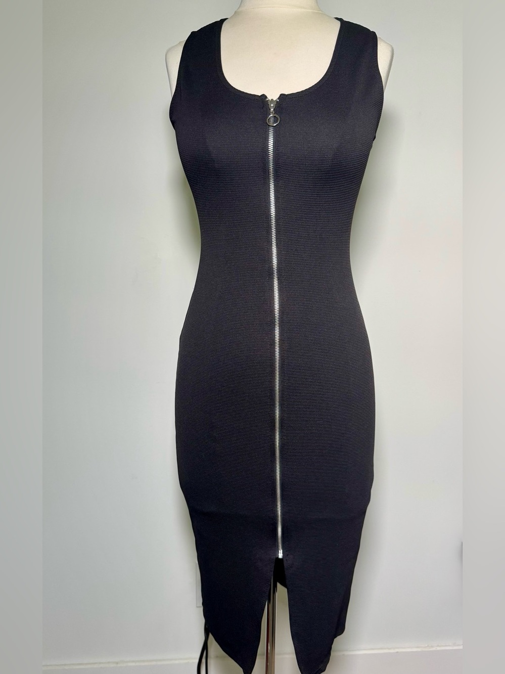 Sexy Black Zip-Front Bodycon Dress Textured Fabric